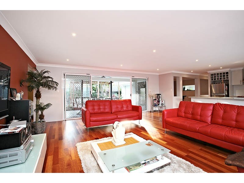 9 Den Otter Drive, Bellbird Park QLD 4300