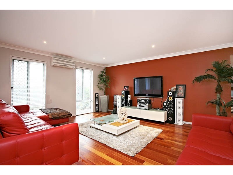 9 Den Otter Drive, Bellbird Park QLD 4300