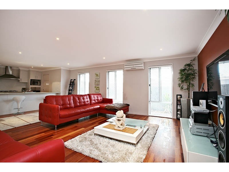 9 Den Otter Drive, Bellbird Park QLD 4300