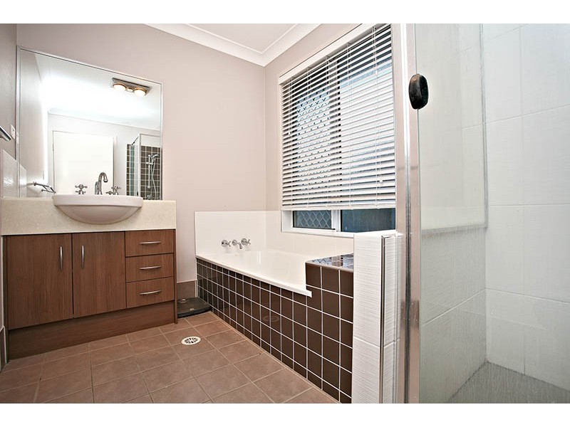 9 Den Otter Drive, Bellbird Park QLD 4300