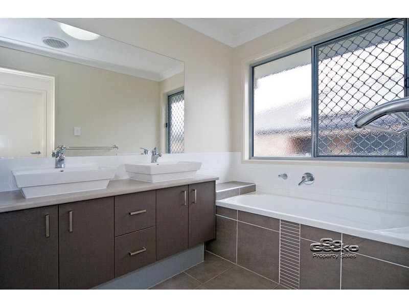 2 Deborah Drive, Collingwood Park QLD 4301