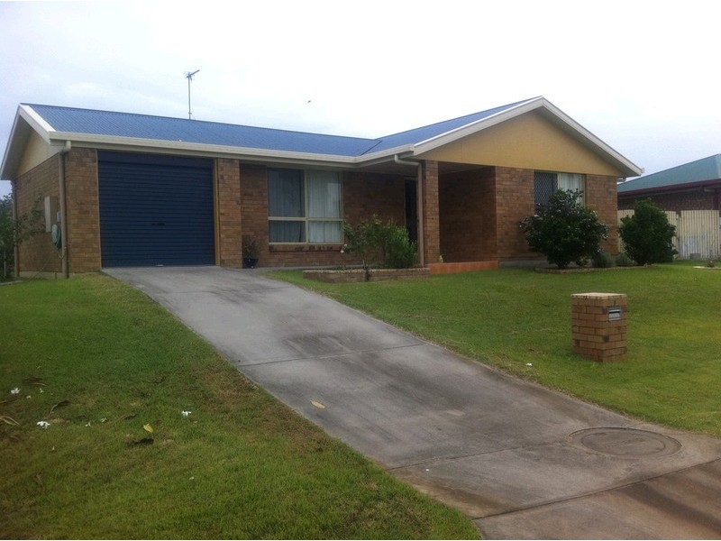 8 Dickinson Road, Gladstone QLD 4680