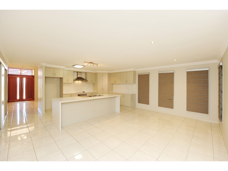 11 Jumbuck Court, Glen Eden QLD 4680