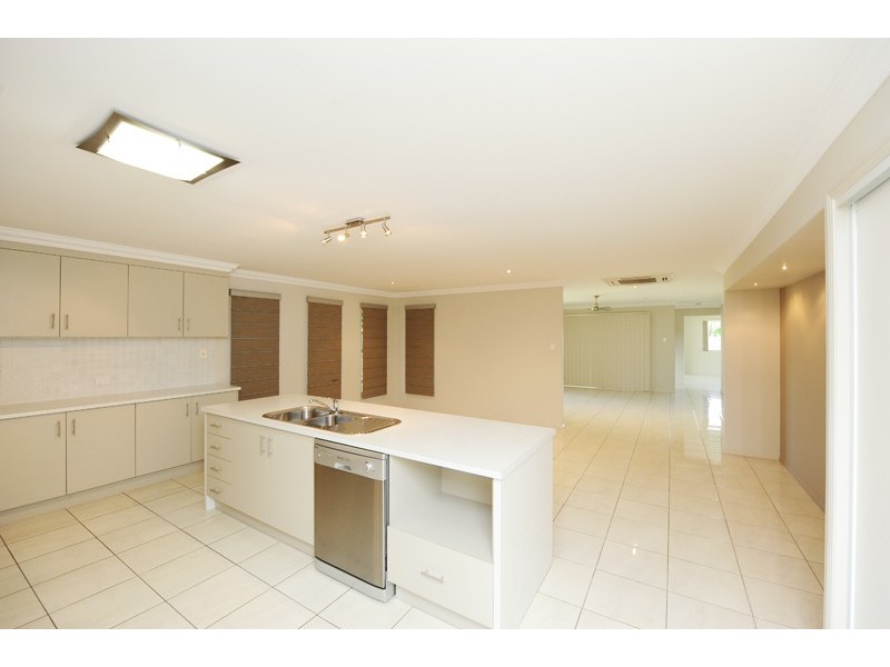 11 Jumbuck Court, Glen Eden QLD 4680