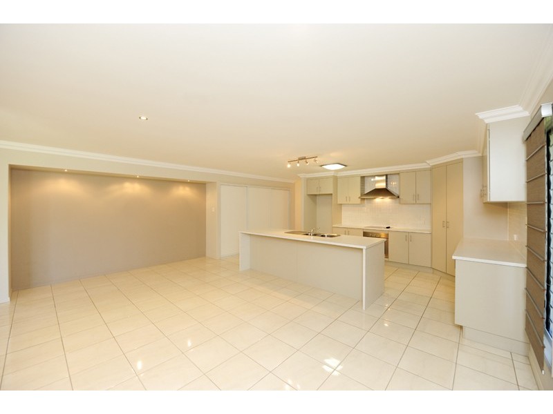 11 Jumbuck Court, Glen Eden QLD 4680