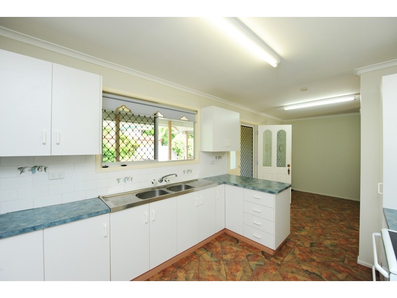 6 Barkala Close, West Gladstone QLD 4680