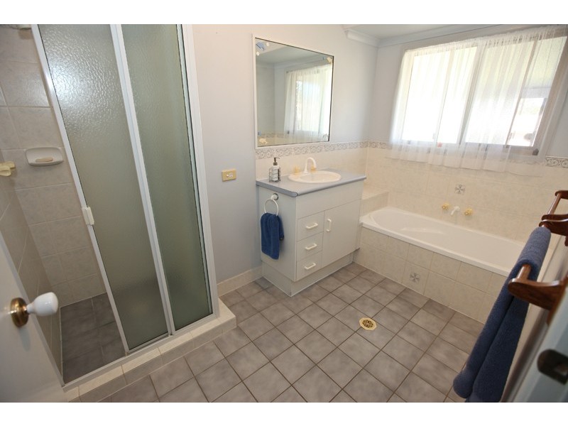 1 Karamea Close, Gladstone QLD 4680