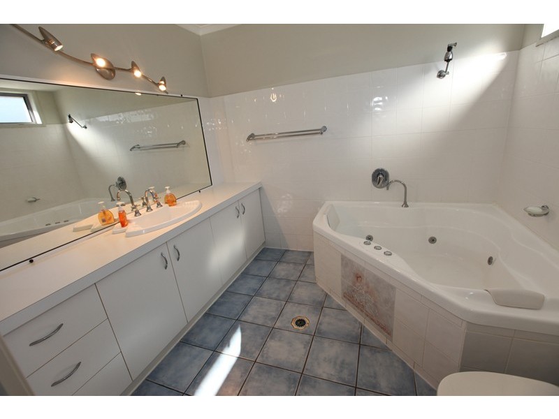 10 Bangalow Close, Gladstone QLD 4680