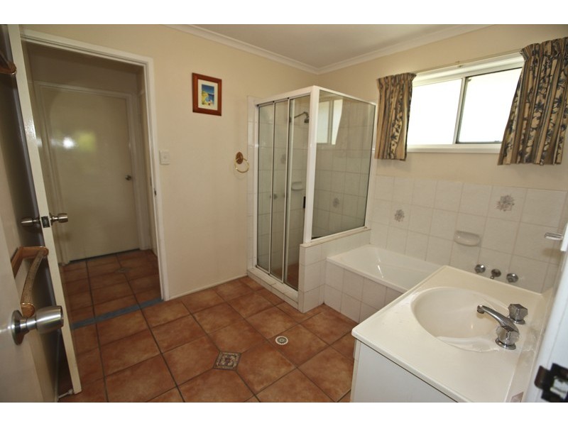 9 Ben Lexen Court, Clinton QLD 4680