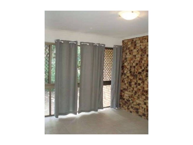 25 Railway Street, Booval QLD 4304