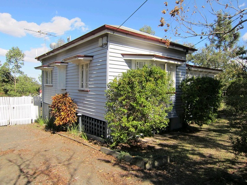 15 Holmes Street, North Ipswich QLD 4305