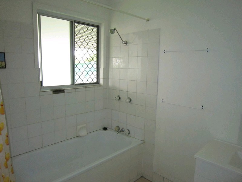 27 Phyllis Street, Eastern Heights QLD 4305
