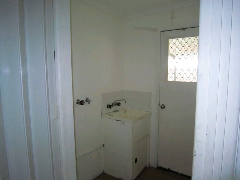 27 Phyllis Street, Eastern Heights QLD 4305