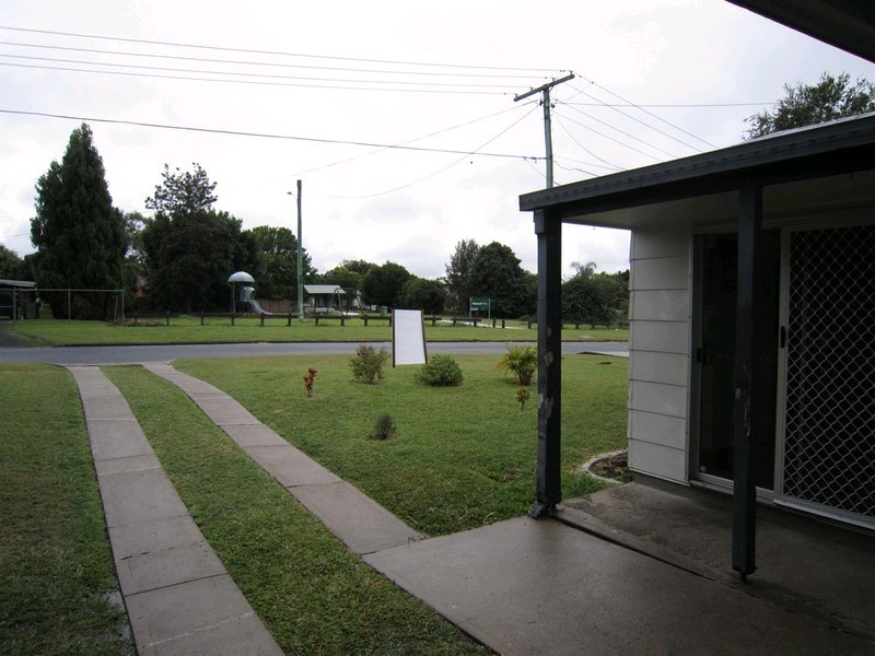 27 Phyllis Street, Eastern Heights QLD 4305