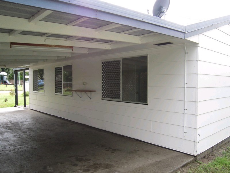 27 Phyllis Street, Eastern Heights QLD 4305