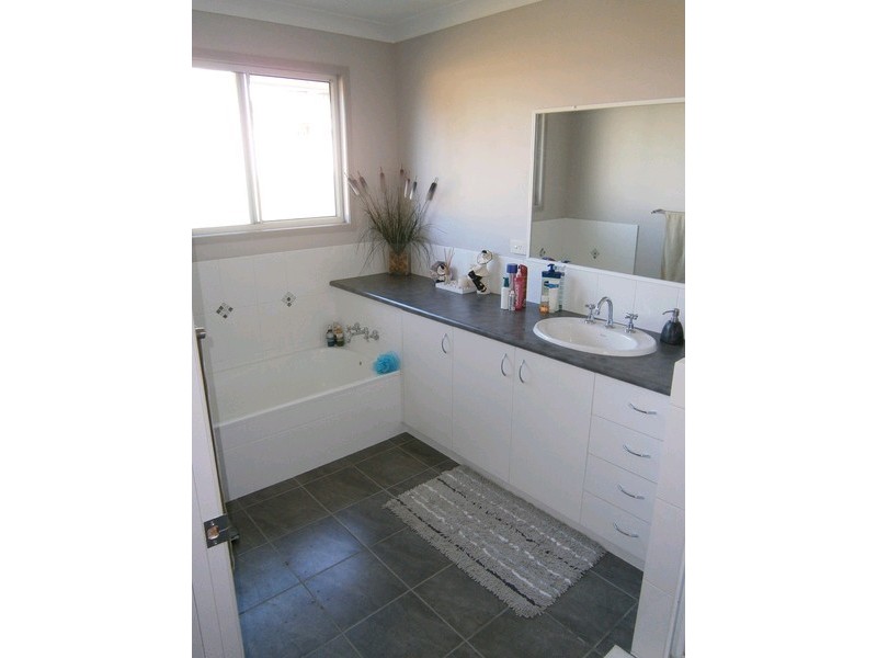 24a Whitehill Road, Newtown QLD 4305