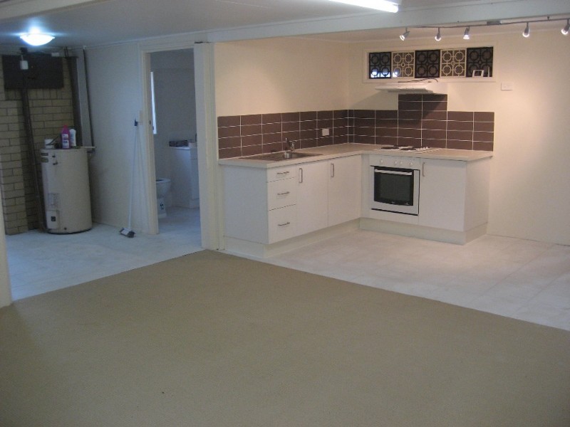 24 Nile Street, Riverview QLD 4303