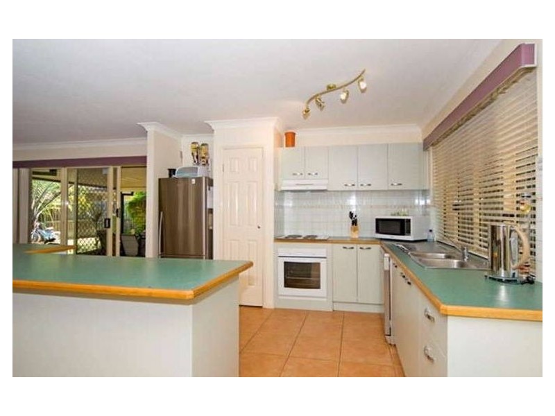 14 Hillcrest Place, Flinders View QLD 4305