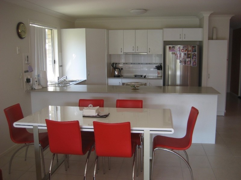 10 Josh Court, Flinders View QLD 4305