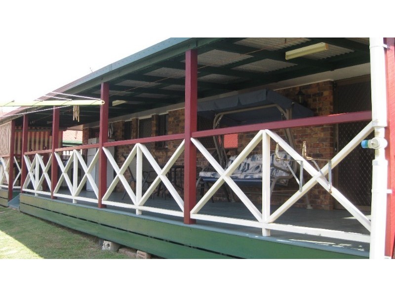 8 Barret Street, Flinders View QLD 4305