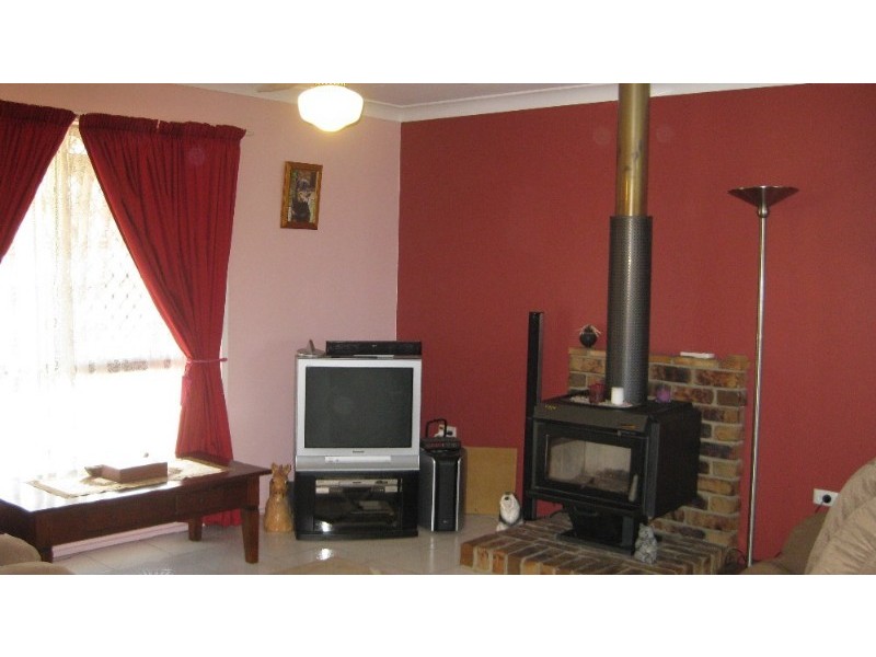 8 Barret Street, Flinders View QLD 4305