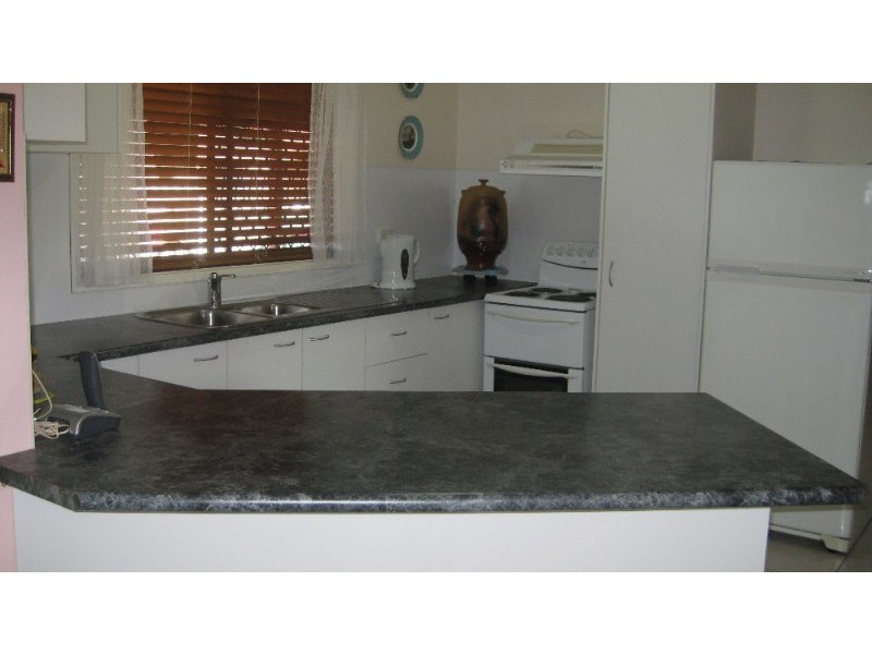 8 Barret Street, Flinders View QLD 4305