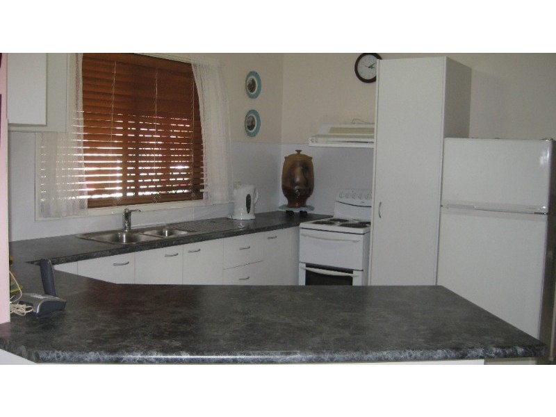 8 Barret Street, Flinders View QLD 4305