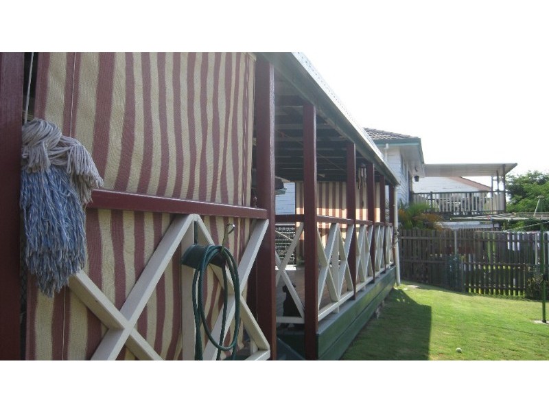 8 Barret Street, Flinders View QLD 4305