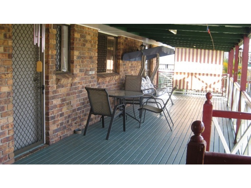 8 Barret Street, Flinders View QLD 4305