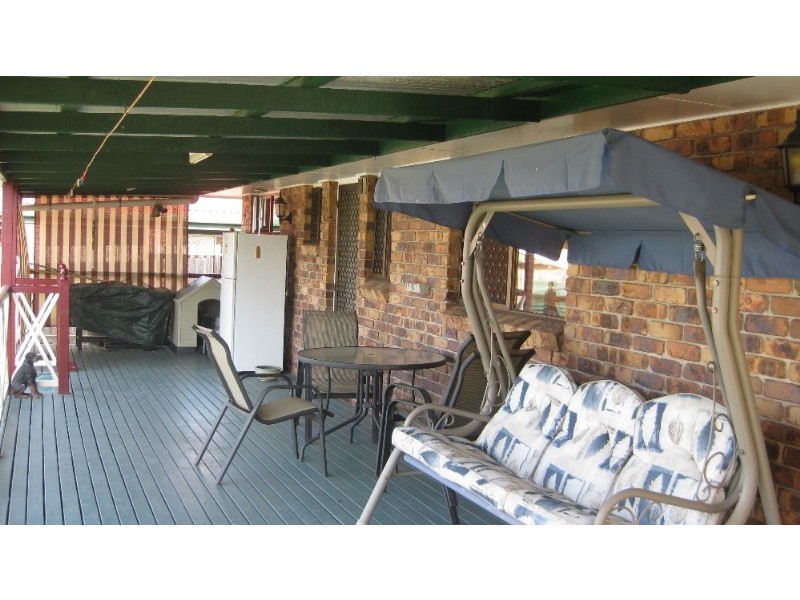 8 Barret Street, Flinders View QLD 4305