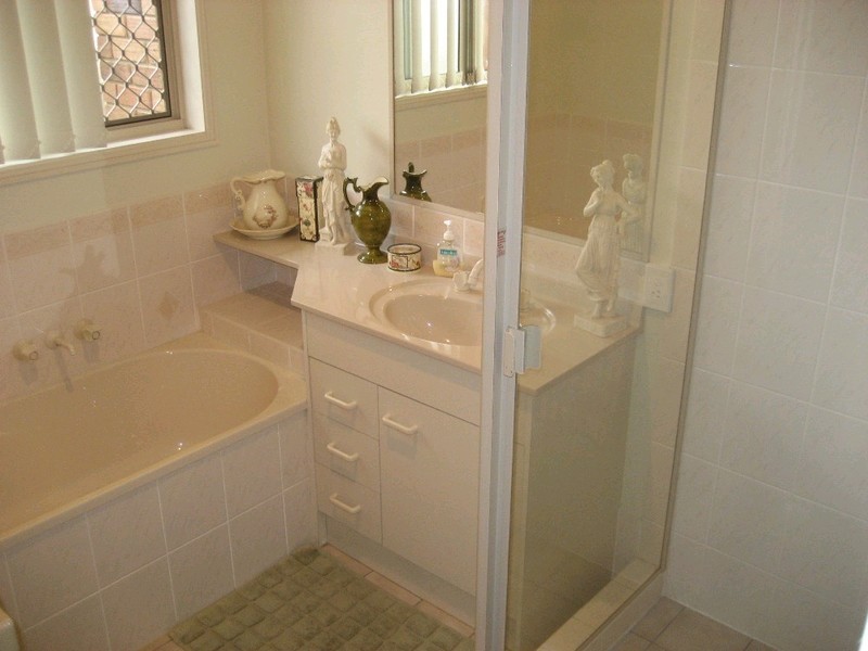 20 Resolution Parade, Flinders View QLD 4305