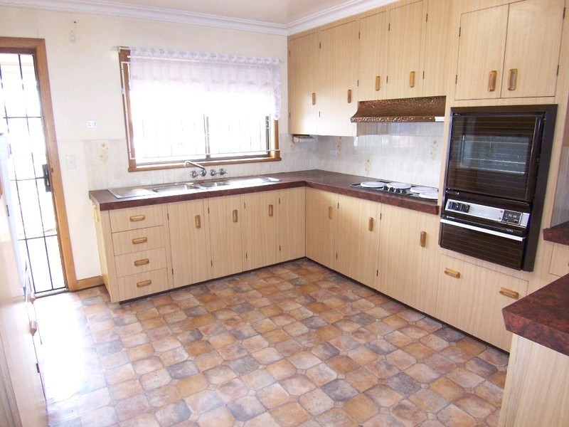 6 Cooinda Street, Eastern Heights QLD 4305