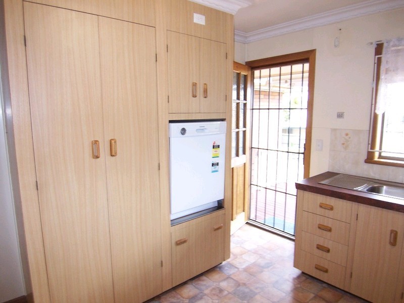 6 Cooinda Street, Eastern Heights QLD 4305