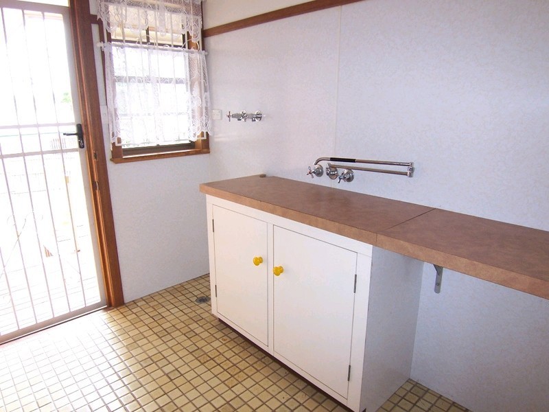 6 Cooinda Street, Eastern Heights QLD 4305