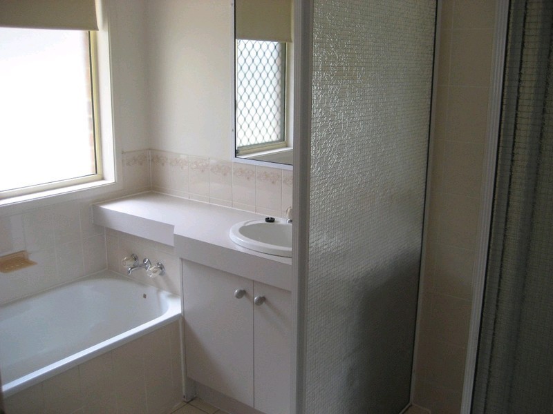 27 Edith Drive, North Ipswich QLD 4305