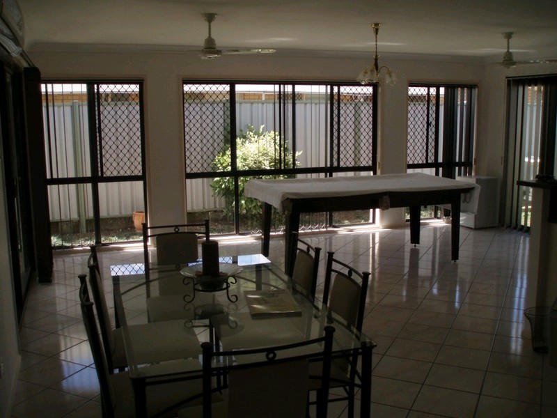 2 Oregon Close, Yamanto QLD 4305