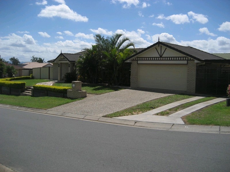 2 Oregon Close, Yamanto QLD 4305