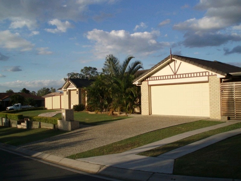 2 Oregon Close, Yamanto QLD 4305