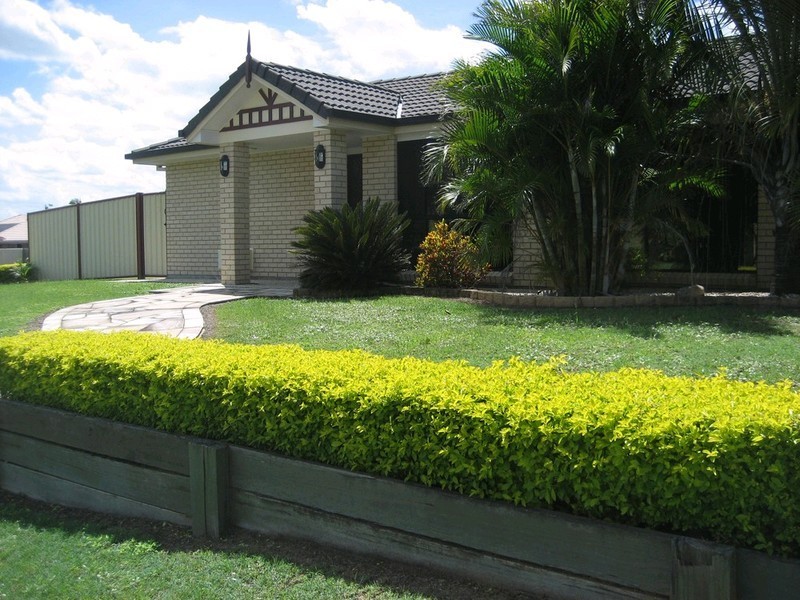 2 Oregon Close, Yamanto QLD 4305