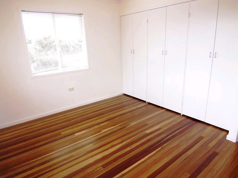 4 Devon Street, Eastern Heights QLD 4305