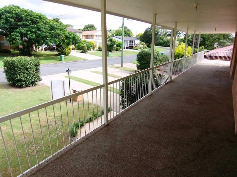 4 Devon Street, Eastern Heights QLD 4305