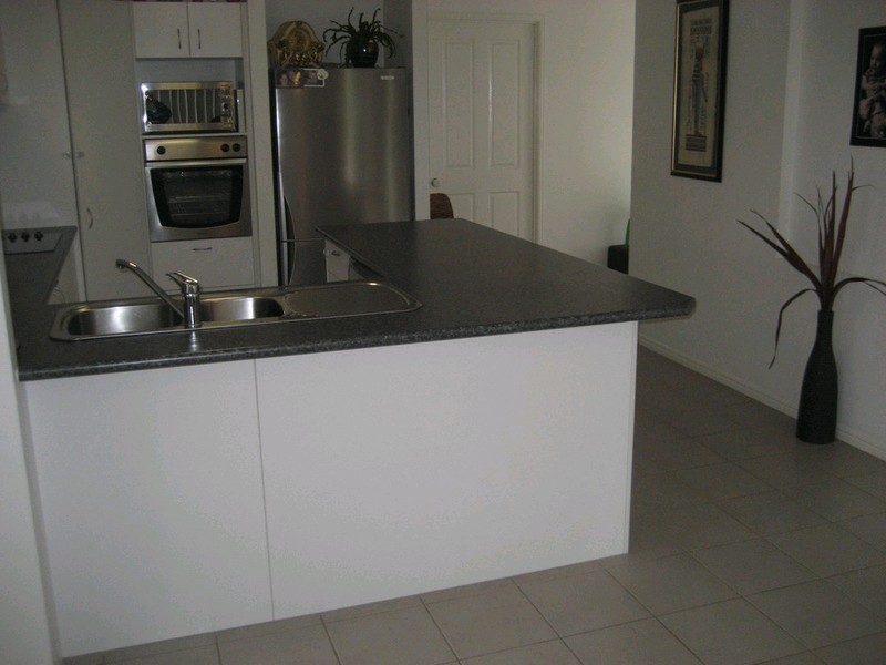 30 Banksia Drive, Raceview QLD 4305