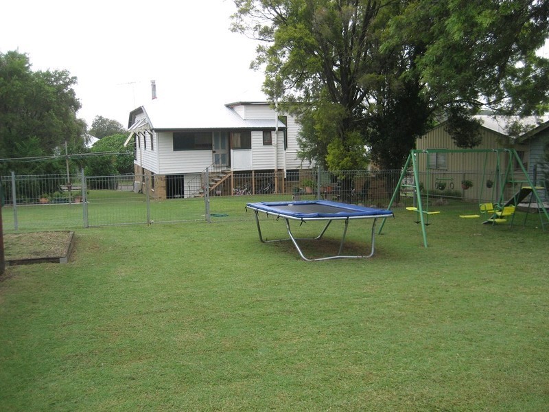 13 Church Street, Silkstone QLD 4304