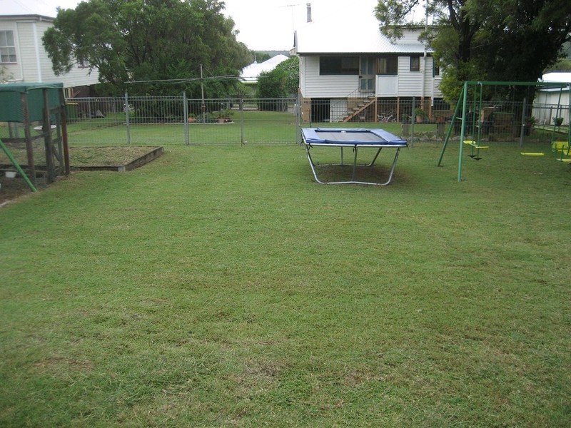 13 Church Street, Silkstone QLD 4304