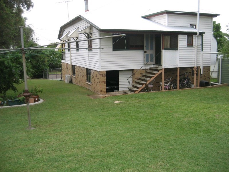 13 Church Street, Silkstone QLD 4304