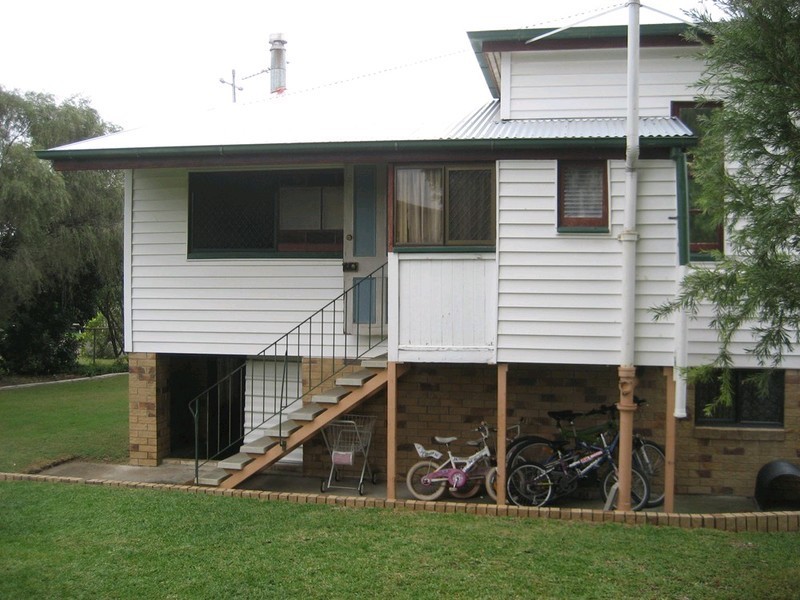 13 Church Street, Silkstone QLD 4304