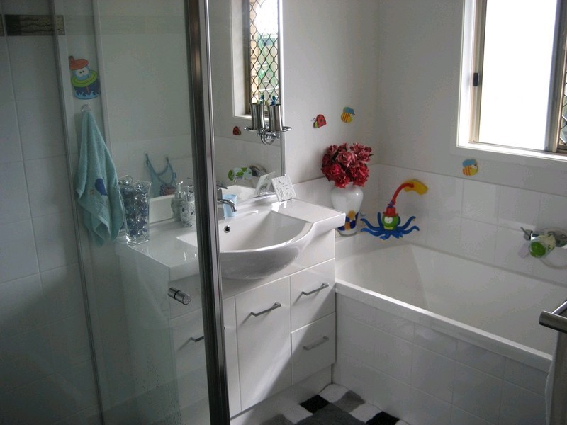 2 Maitland Street, Churchill QLD 4305