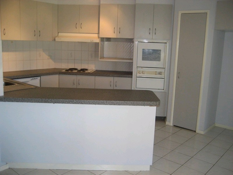 8 Pitcairn Street, Raceview QLD 4305