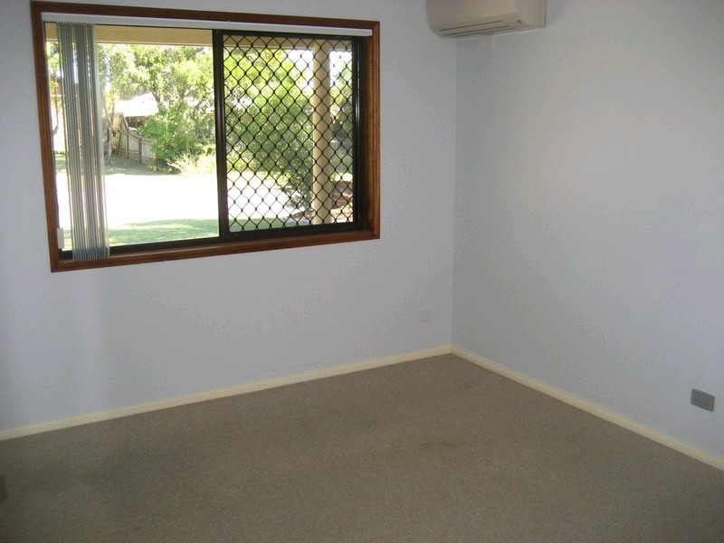 8 Pitcairn Street, Raceview QLD 4305