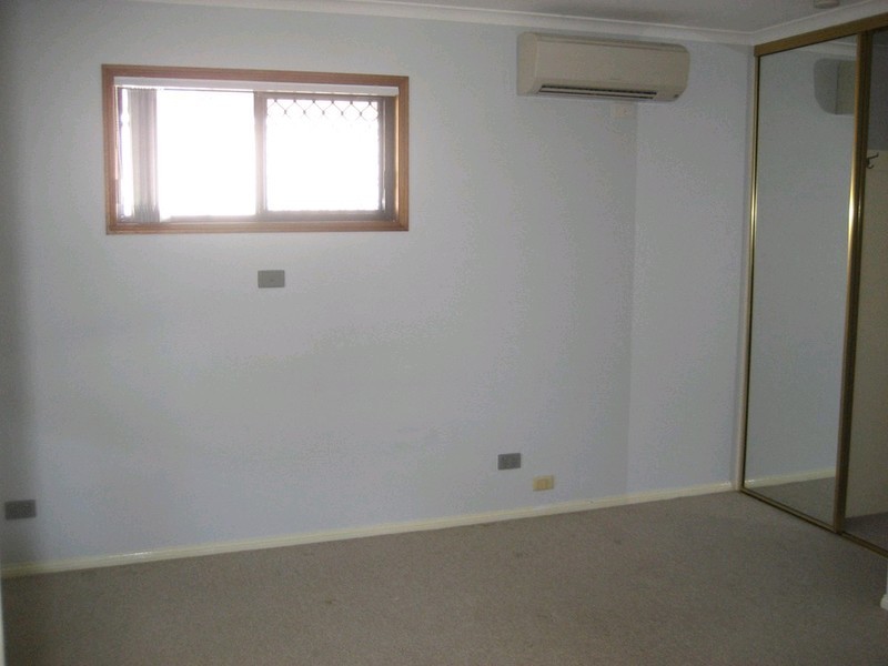 8 Pitcairn Street, Raceview QLD 4305